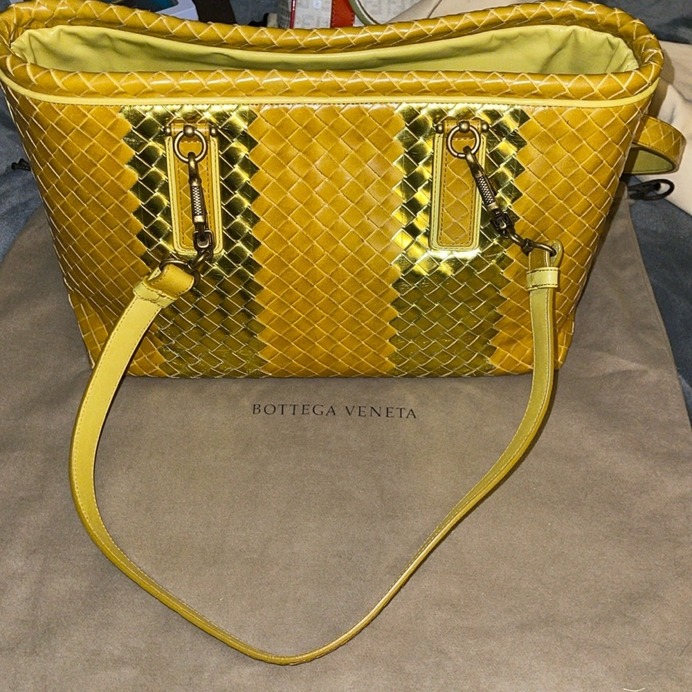Preloved Bottega Veneta shoulder bag excellent condition comes with dust bag